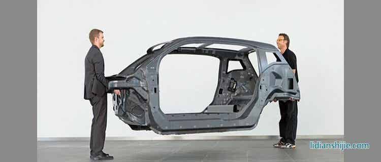 電動(dòng)車采用全鋁車身或全碳纖維車身（如寶馬i系列），都是為了減輕重量、降低滾阻。