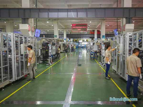 先導(dǎo)智能裝配車間