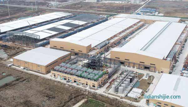 恩捷股份旗下江蘇恩捷的首條鋰電池隔膜生產線全線貫通并進入試生產階段