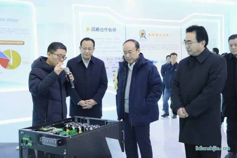 12月22日下午，住棗全國、省和市人大代表來嶧城區開展會前集中視察活動