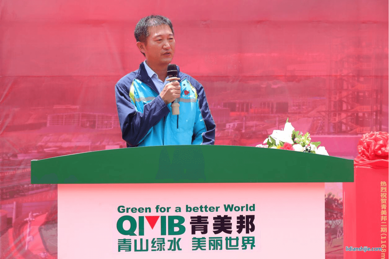 外協單位代表二十二冶副總經理黃博先生致辭 外協單位代表二十二冶副總經理黃博先生致辭