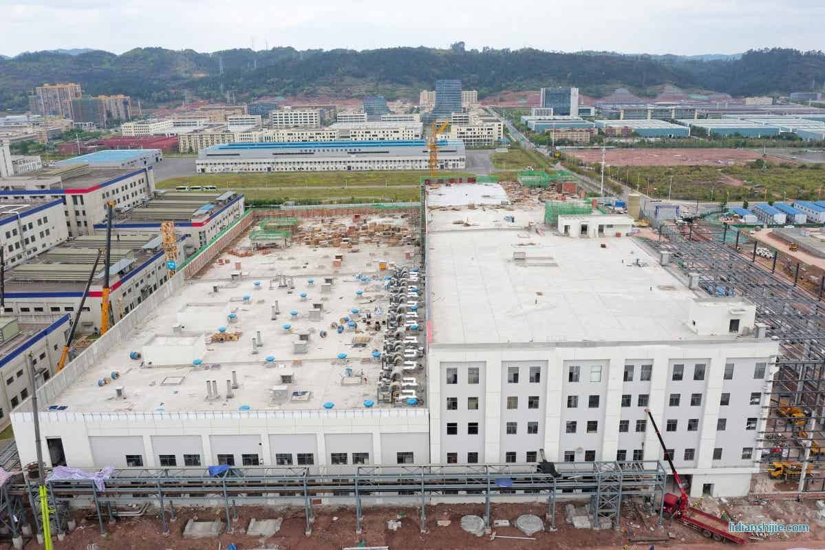 宜賓鋰寶鋰電正極材料項(xiàng)目二期二標(biāo)段迎來全面封頂